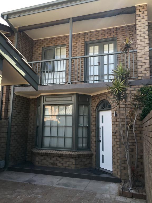 Chic Townhouse In North Adelaideヴィラ エクステリア 写真